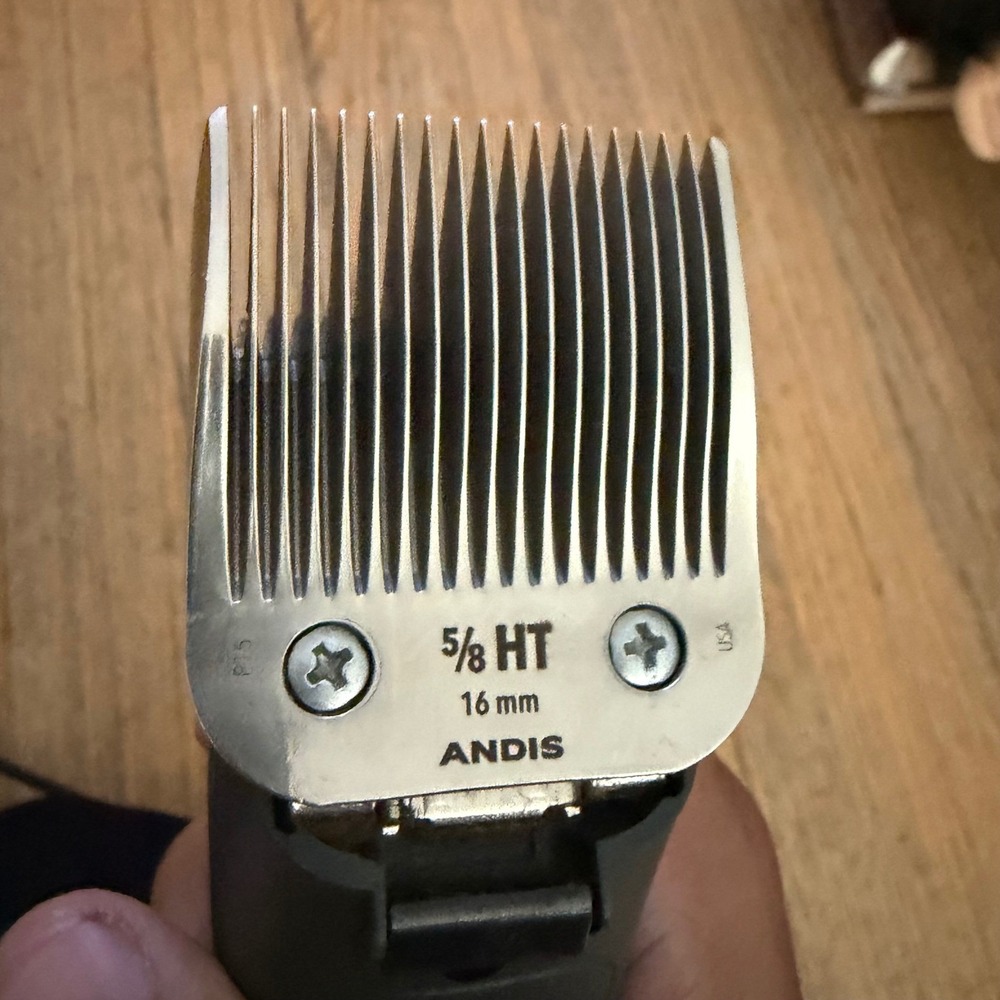 Wahl Max 60 Model 8250L Professional Hair Clippers with Andis 5/8 HT 16mm Blade - Picture 6 of 7